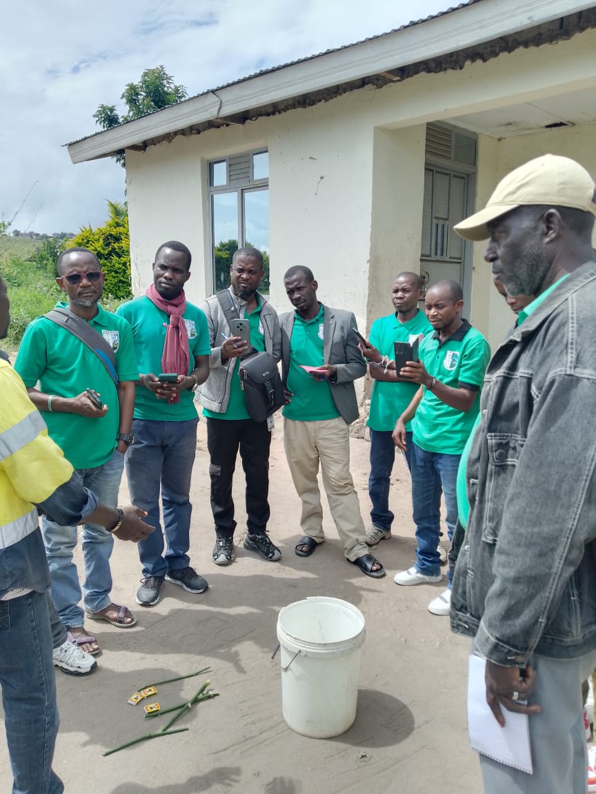 Étudiants en pratique sur terrain